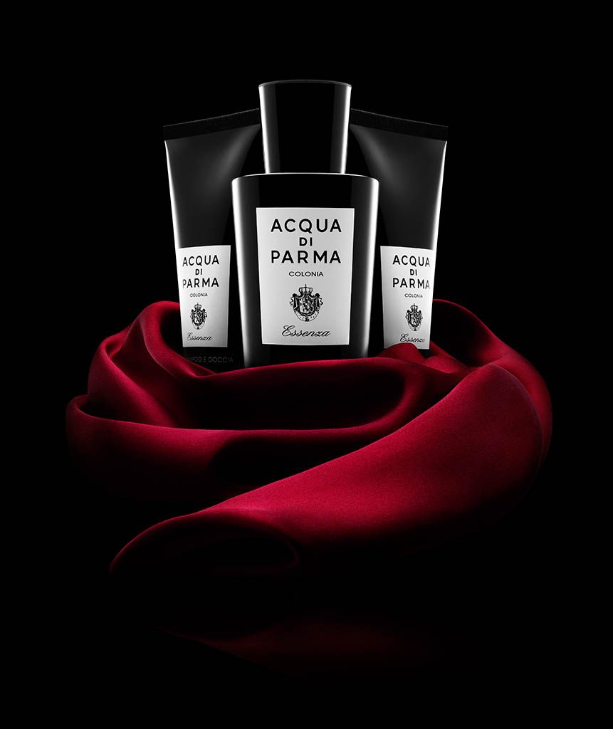 Packshot Factory - Black background - Acqua Di Parma eau de cologne bottle