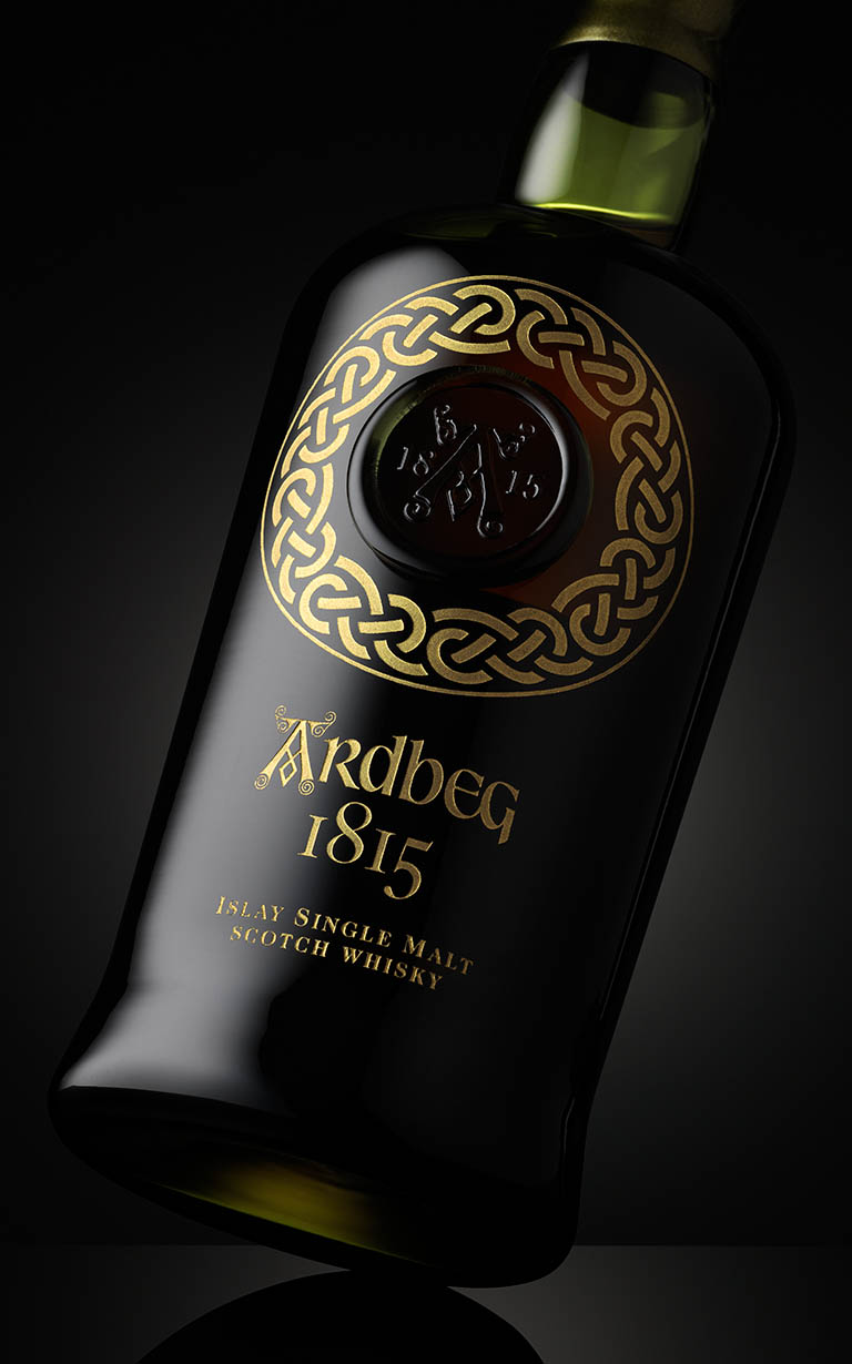 Packshot Factory - Black background - Ardbeg whisky bottle