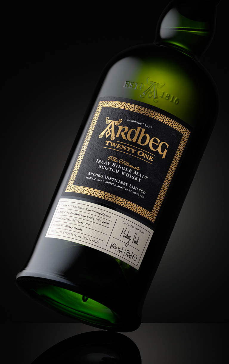 Packshot Factory - Black background - Ardbeg whisky bottle