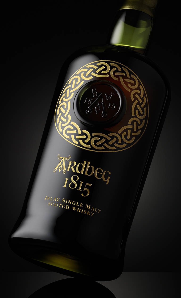 Packshot Factory - Black background - Ardbeg whisky bottle