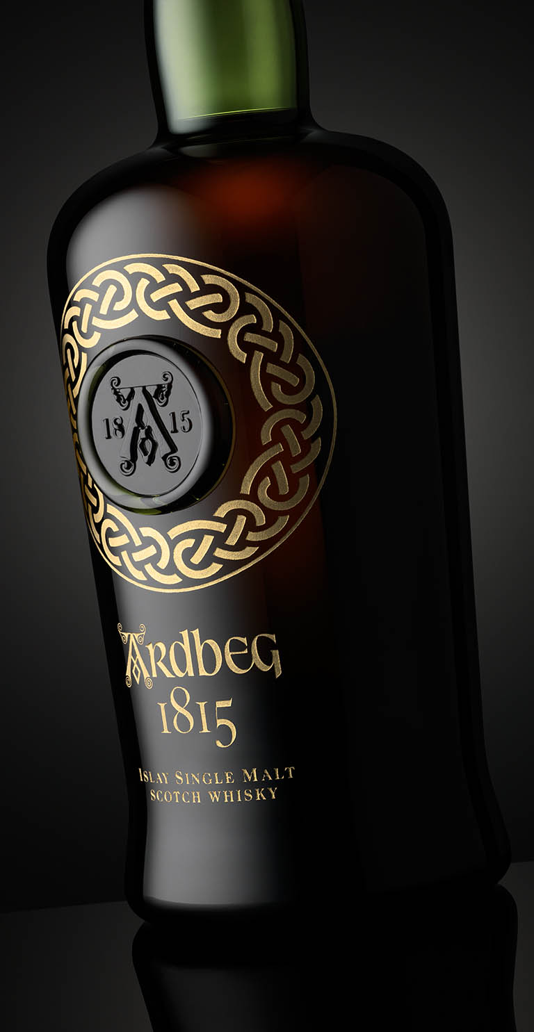 Packshot Factory - Black background - Ardbeg whisky bottle