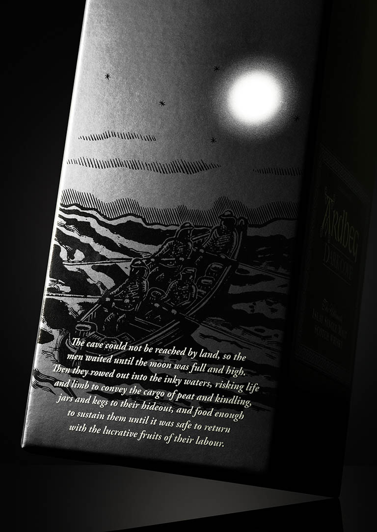 Packshot Factory - Black background - Ardbeg whisky box