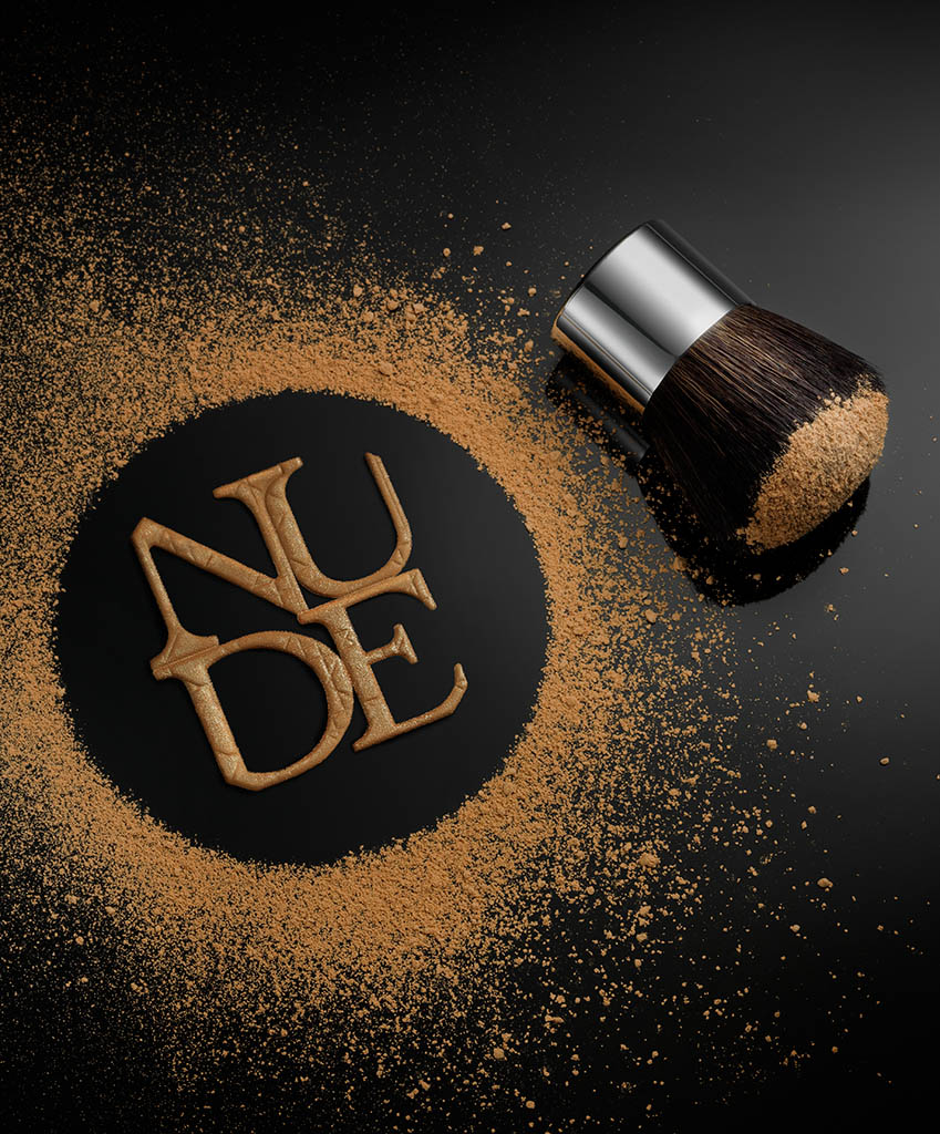 Packshot Factory - Black background - Dior nude luminizer