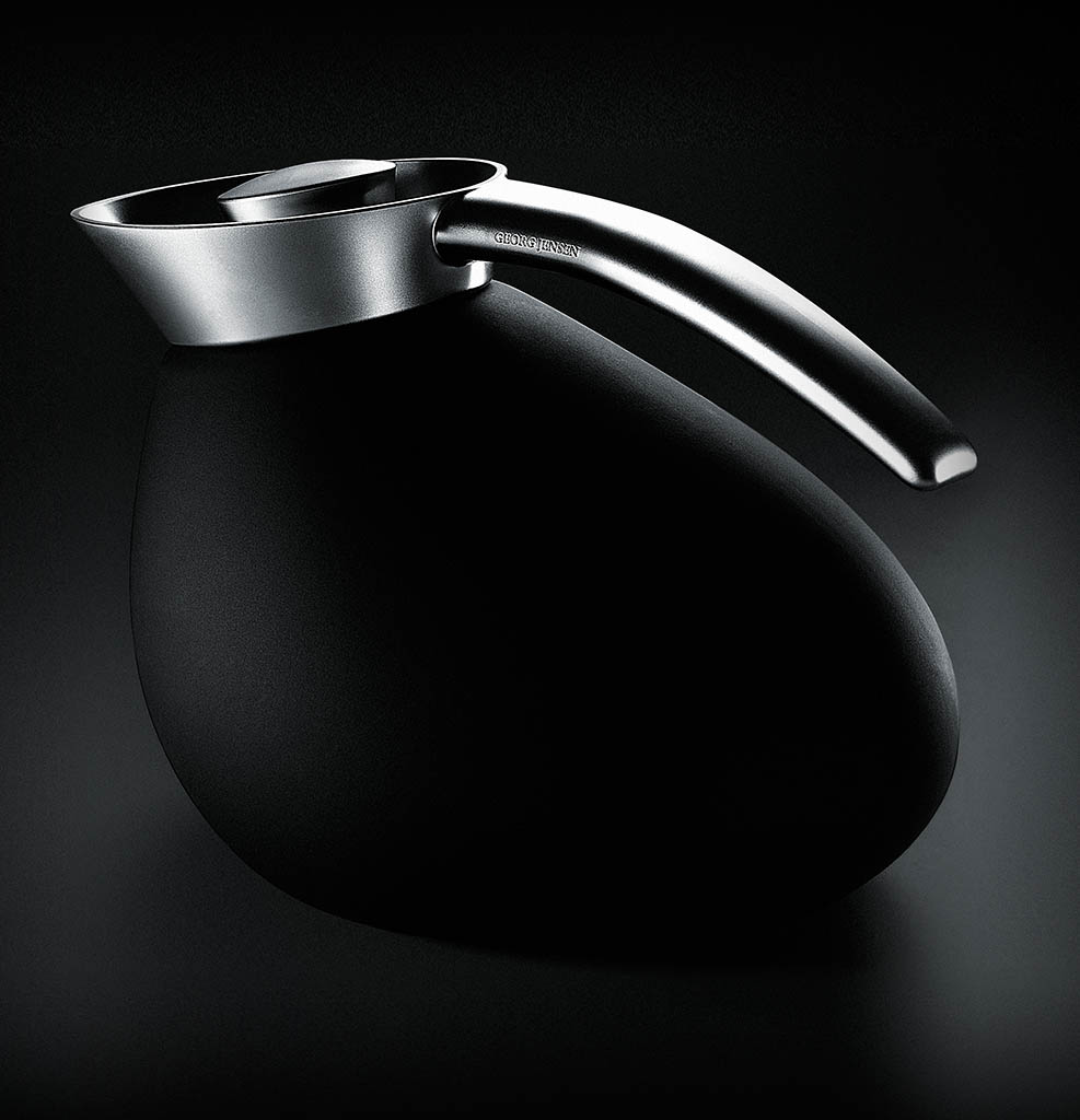 Packshot Factory - Black background - Georg Jensen water jug