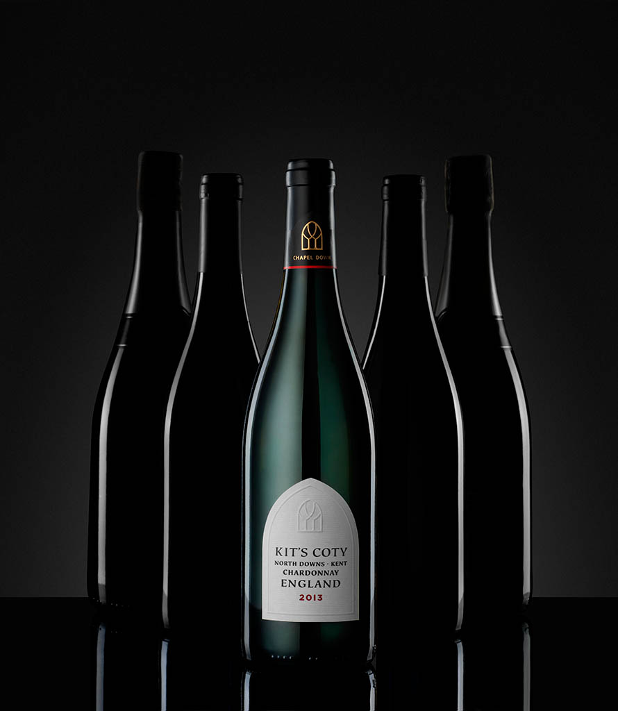 Packshot Factory - Black background - Kit's Coty wine bottles