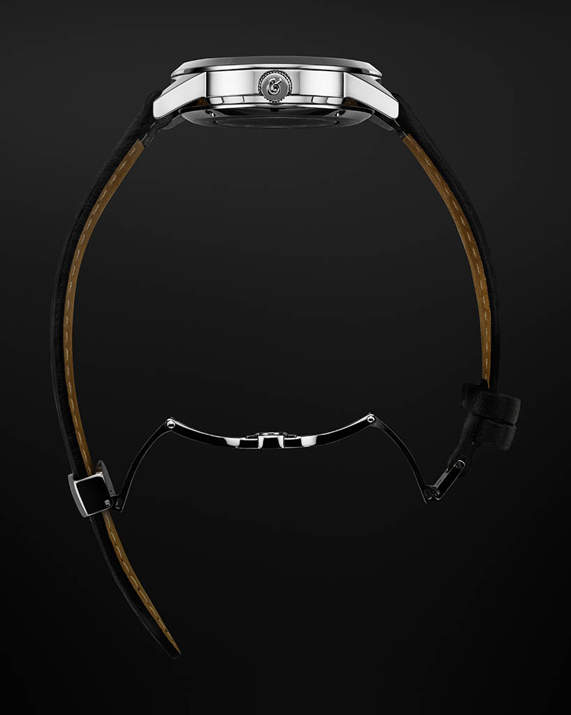 Packshot Factory - Black background - Larsson & Jennings watch