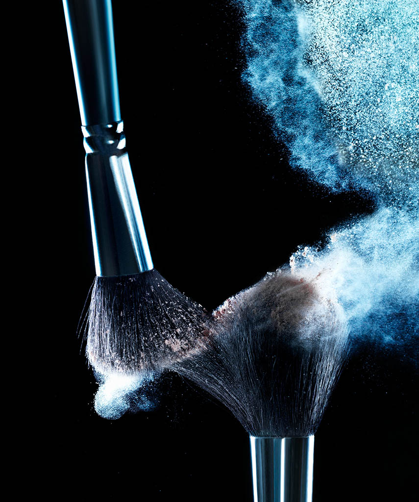 Packshot Factory - Black background - Mac makeup brush set