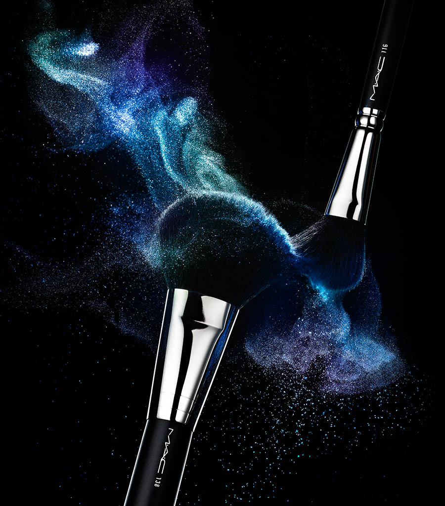 Packshot Factory - Black background - Mac makeup brushes