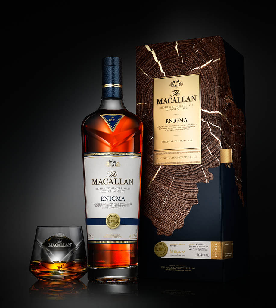 Packshot Factory - Black background - Macallan whisky bottle and serve box set