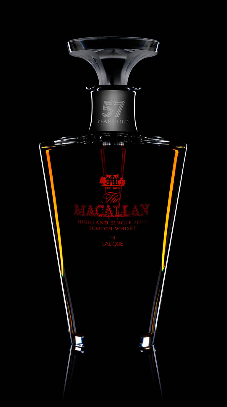 Packshot Factory - Black background - Macallan whisky bottle