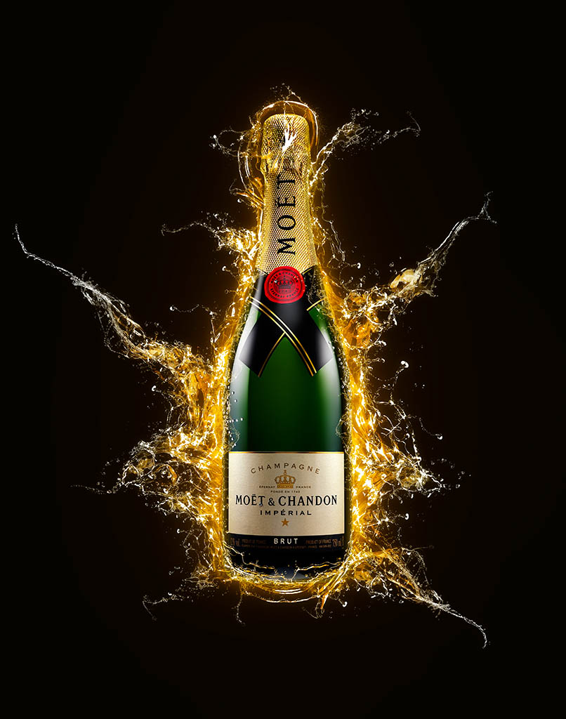 Packshot Factory - Black background - Moet & Chandon champagne bottle