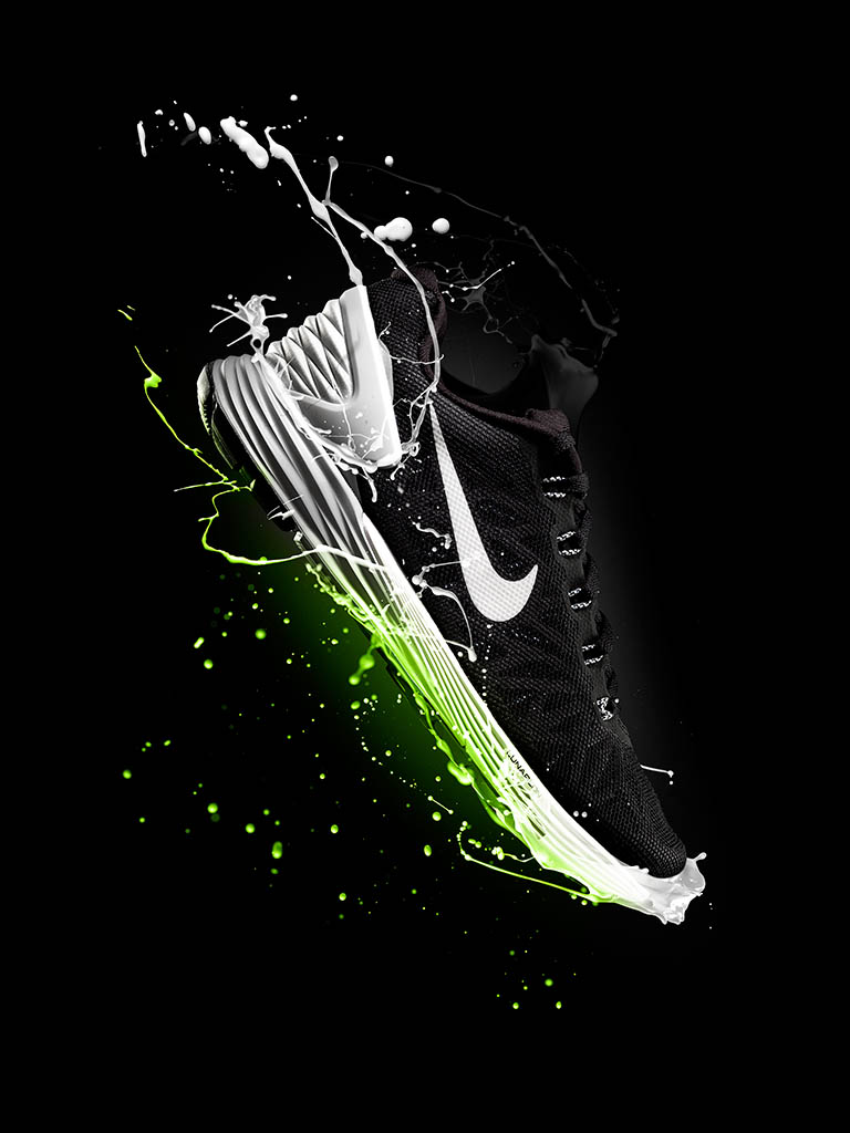 Packshot Factory - Black background - Nike trainer