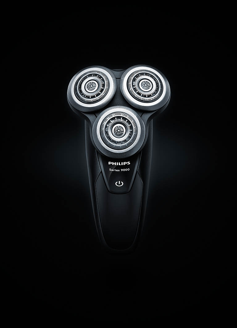 Packshot Factory - Black background - Philips electric shaver