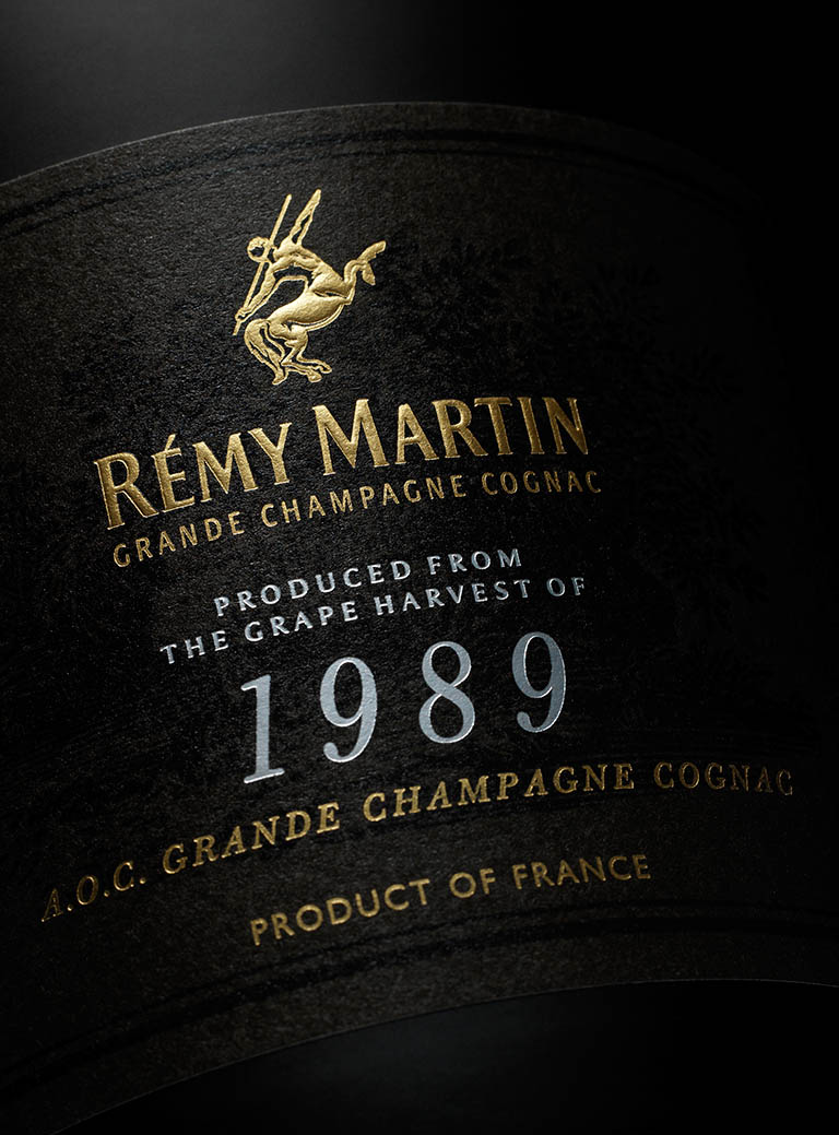 Packshot Factory - Black background - Remy Martin Champagne Cognac bottle