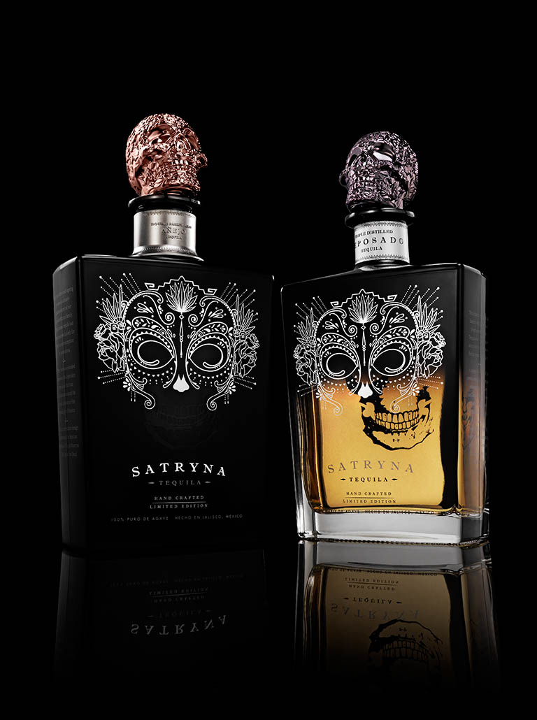Packshot Factory - Black background - Satryna Tequila bottles