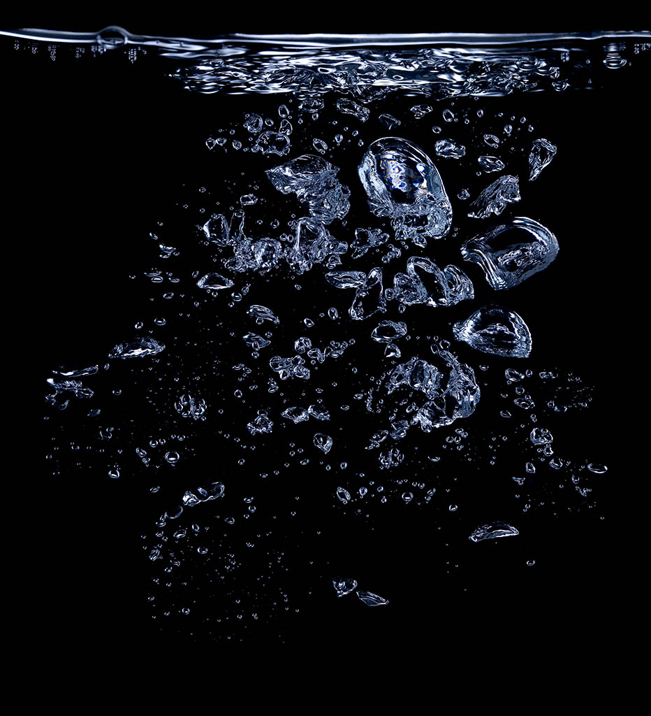 Packshot Factory - Black background - Water bubbles