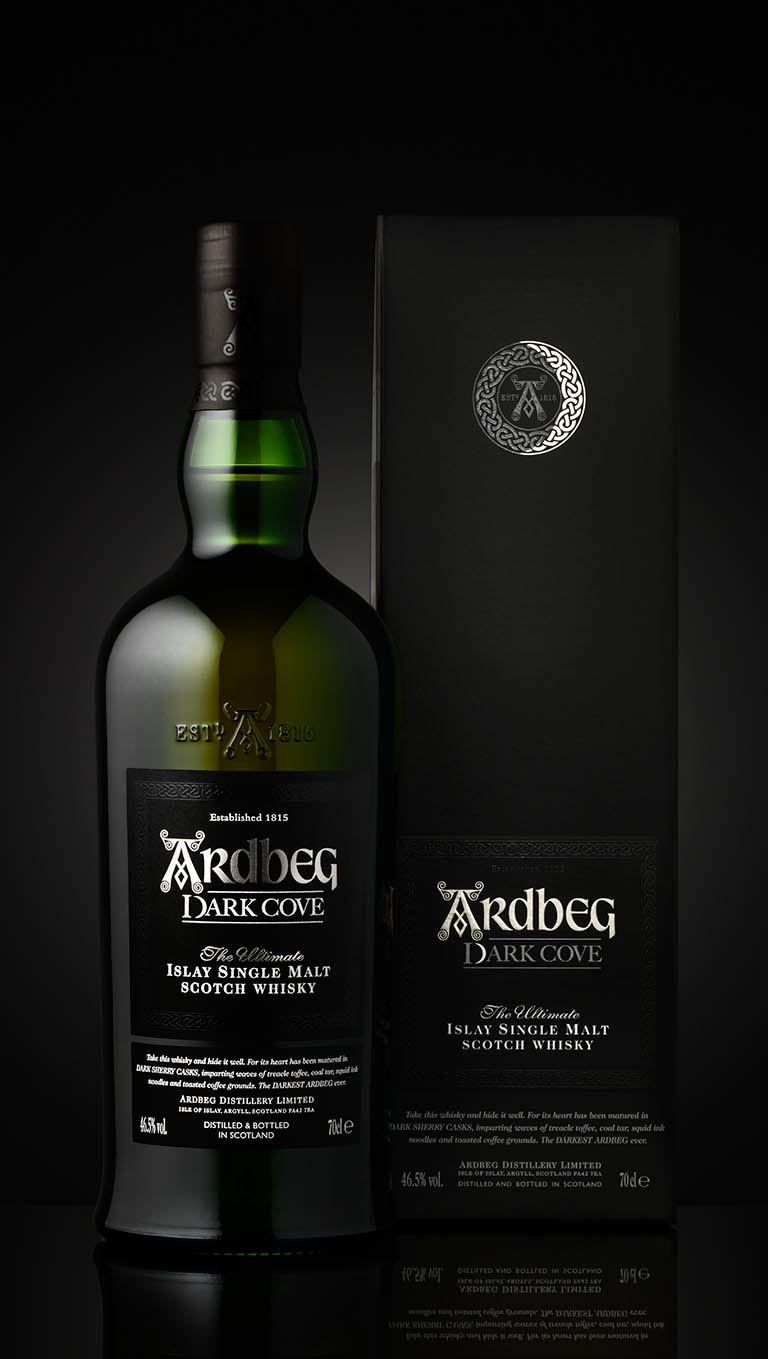 Packshot Factory - Bottle - Ardbeg whisky bottle and box