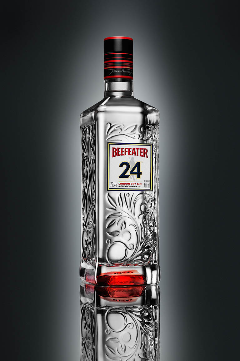 Packshot Factory - Bottle - Beefeater gin bottle