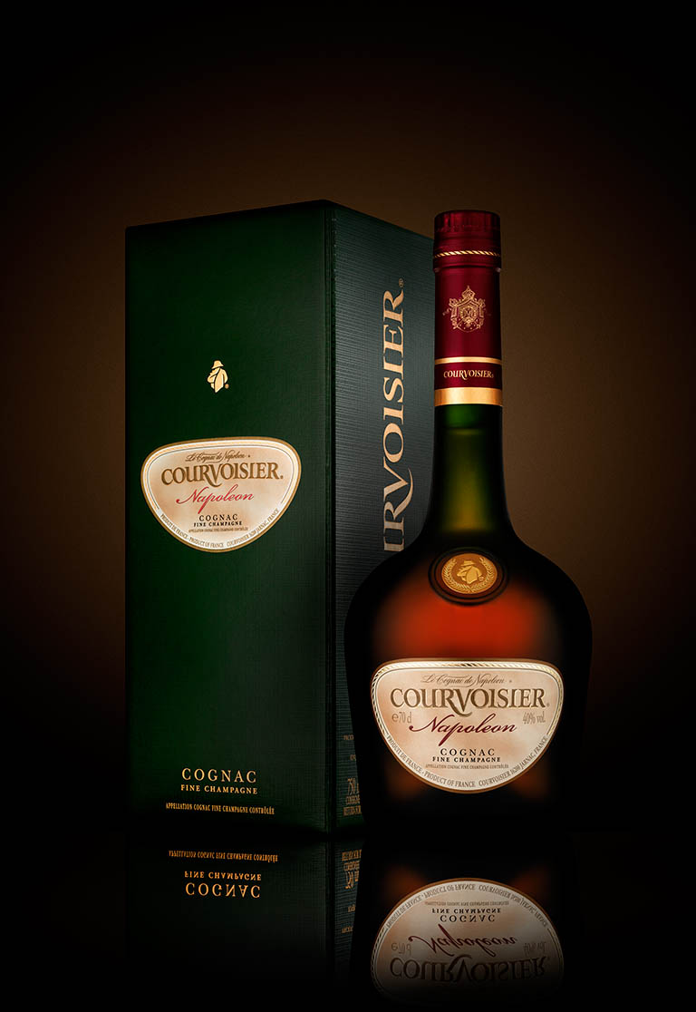 Packshot Factory - Bottle - Courvoisier Cognac bottle and box