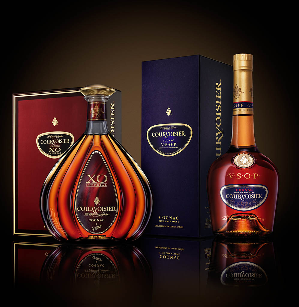 Packshot Factory - Bottle - Courvoisier cognac box set