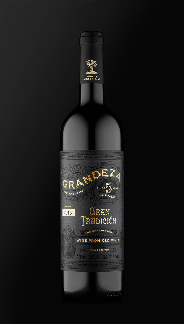 Packshot Factory - Bottle - Grandeza wine bottle