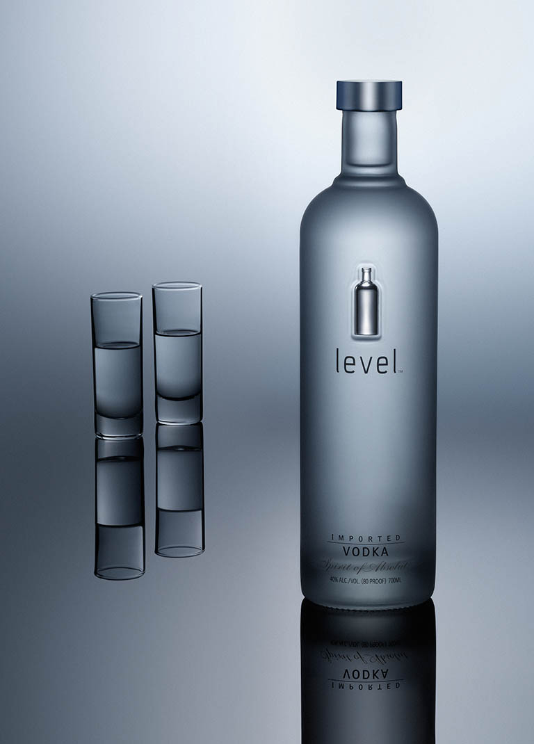 Packshot Factory - Bottle - Level vodka bootle