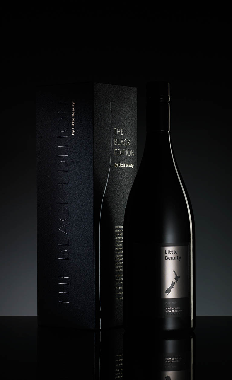 Packshot Factory - Bottle - Little Beauty wine and box