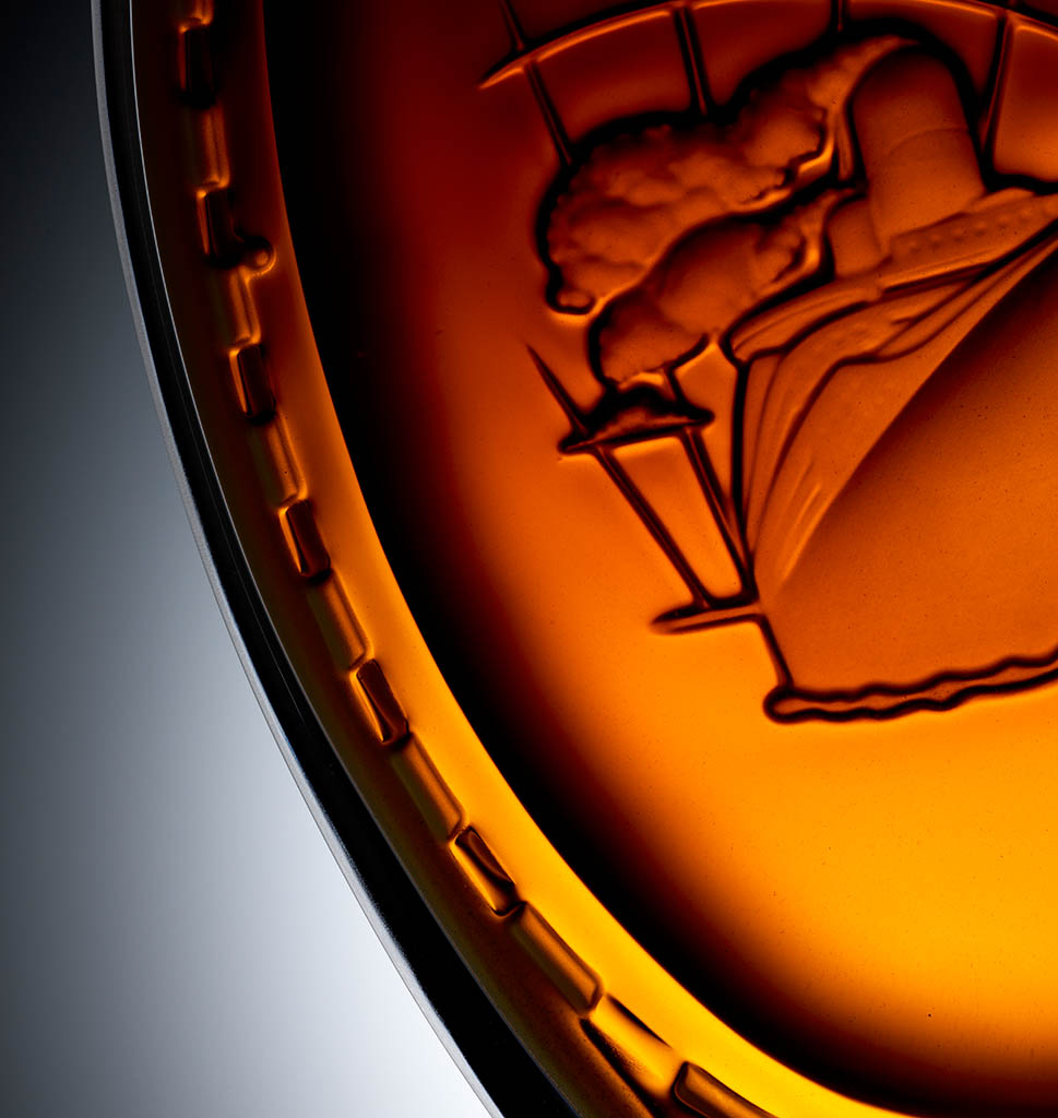 Packshot Factory - Bottle - Macallan whisky decanter close up