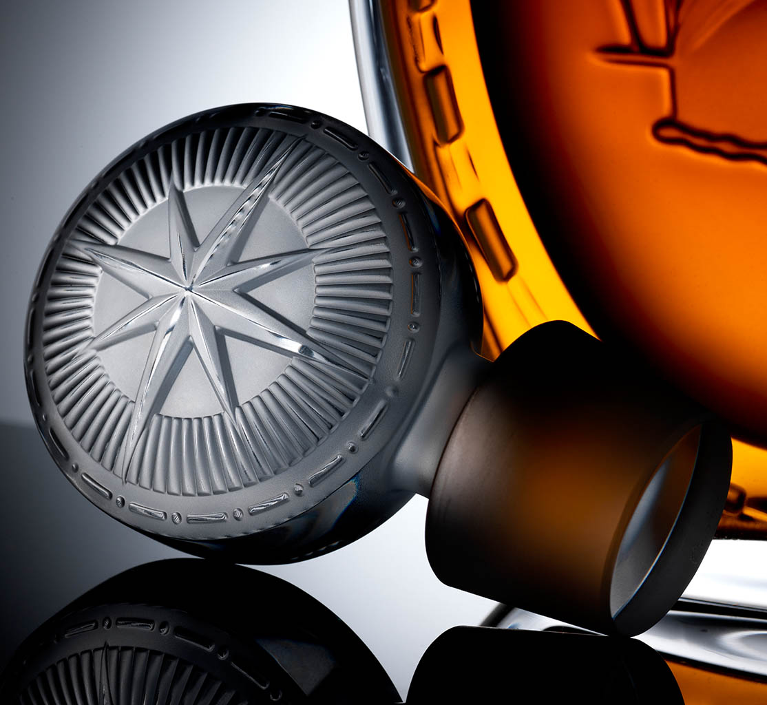 Packshot Factory - Bottle - Macallan whisky decanter stopper close up