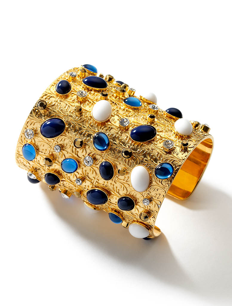 Packshot Factory - Bracelet - Cuff bracelet with stones