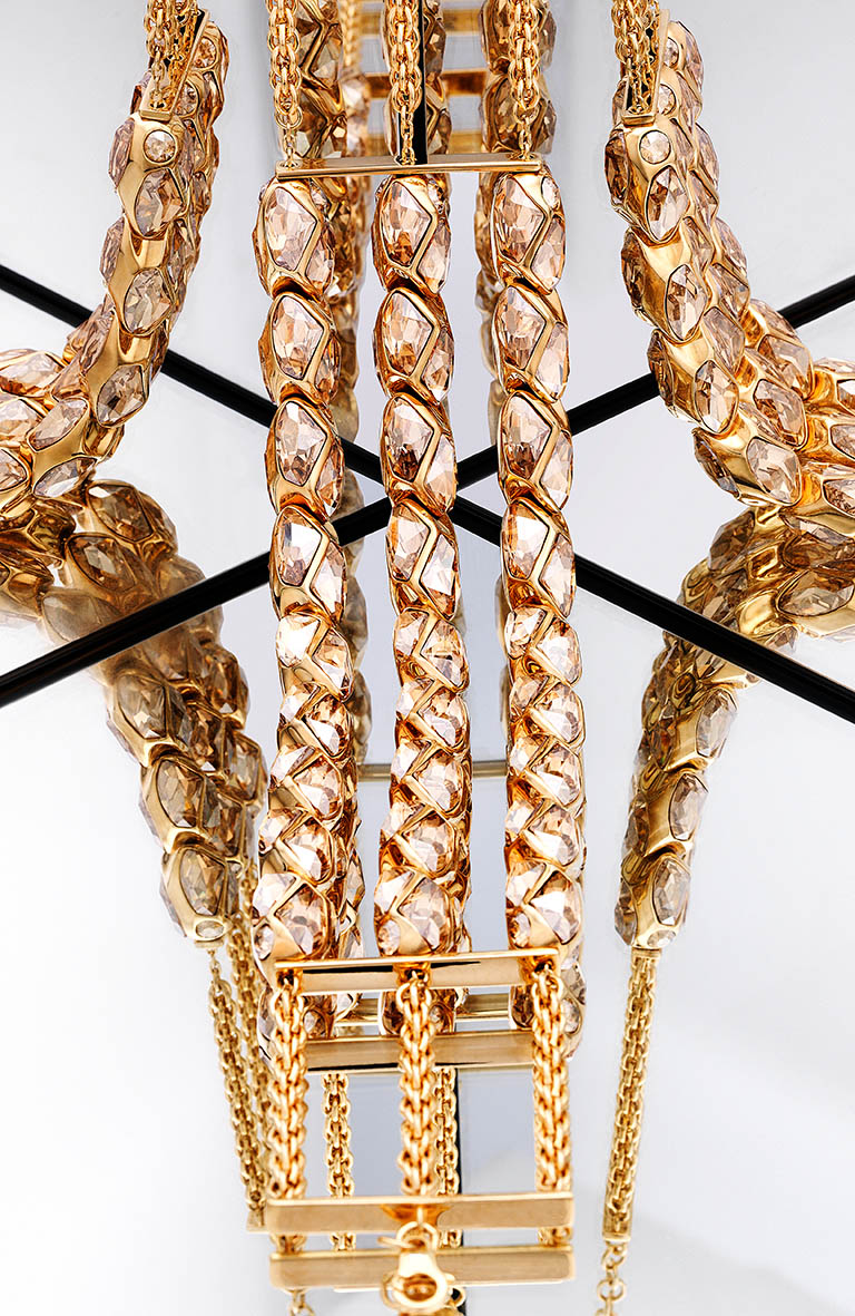 Packshot Factory - Bracelet - Swarovsky chunky gold bracelet