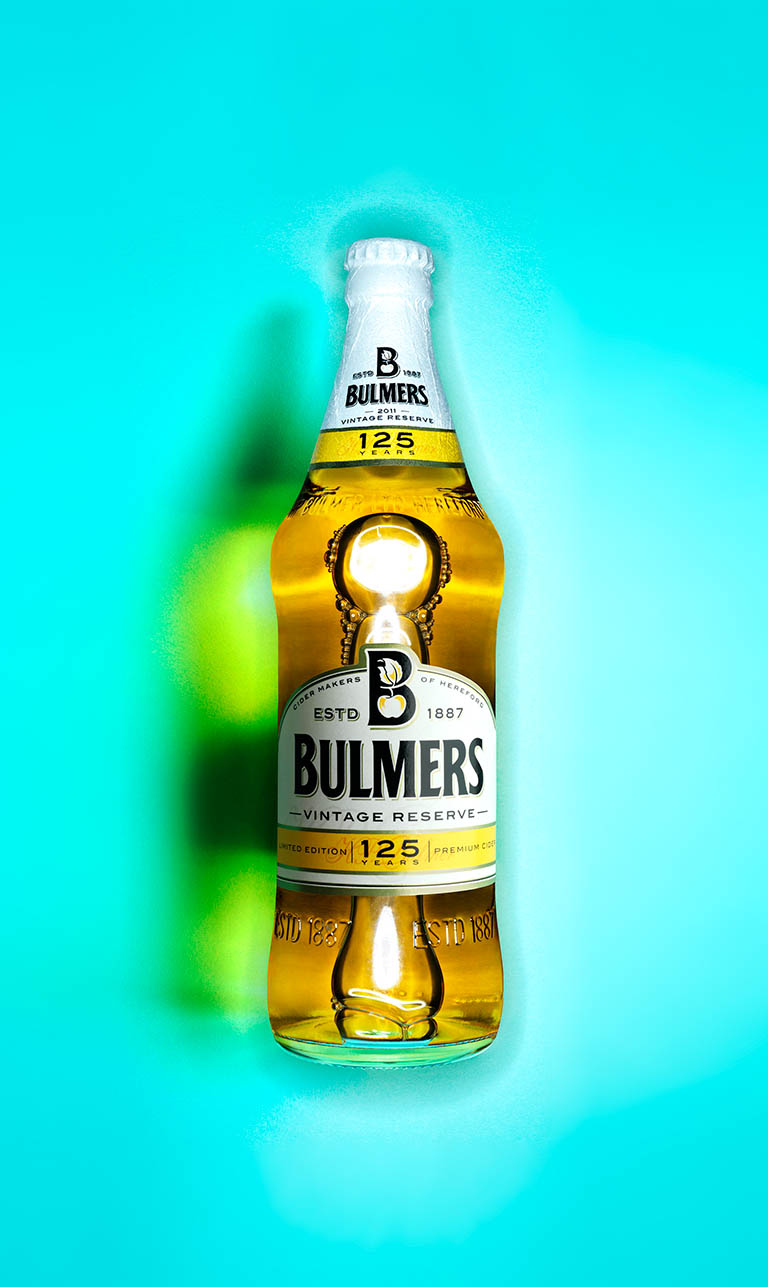 Packshot Factory - Coloured background - Bulmers cider bottle