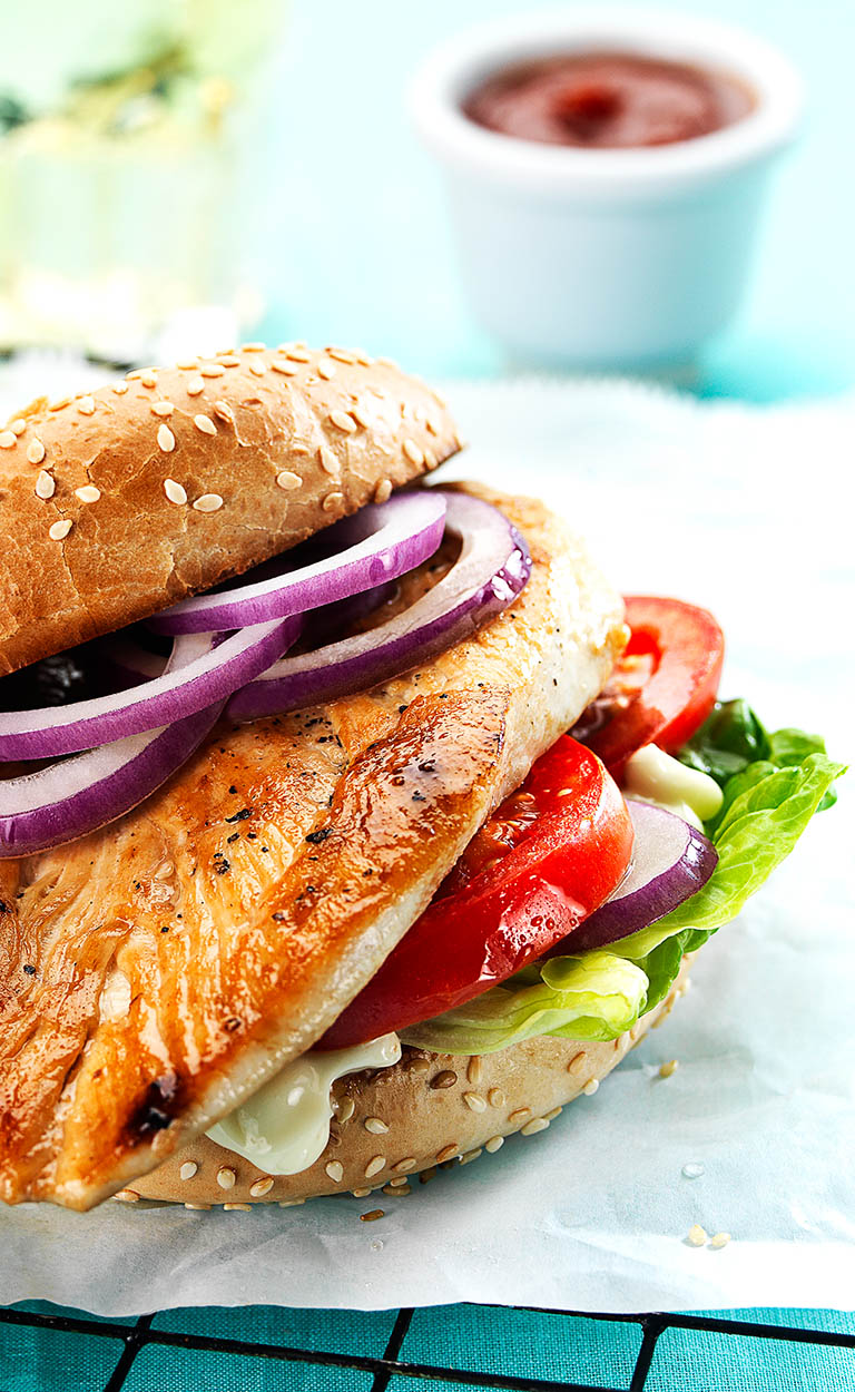 Packshot Factory - Coloured background - Burger with chips