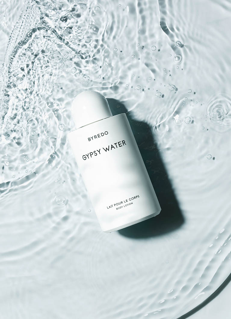 Packshot Factory - Coloured background - Byredo body lotion bottle