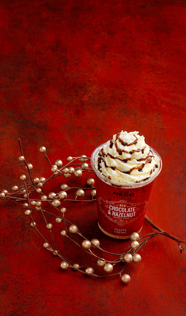 Packshot Factory - Coloured background - Caffe Nero frappe