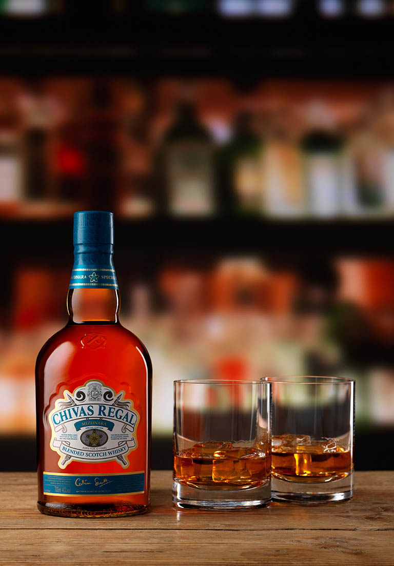 Packshot Factory - Coloured background - Chivas Regal whisky bottle and serve
