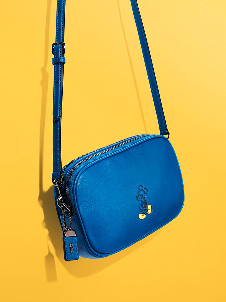 Packshot Factory - Coloured background - Coach handbag