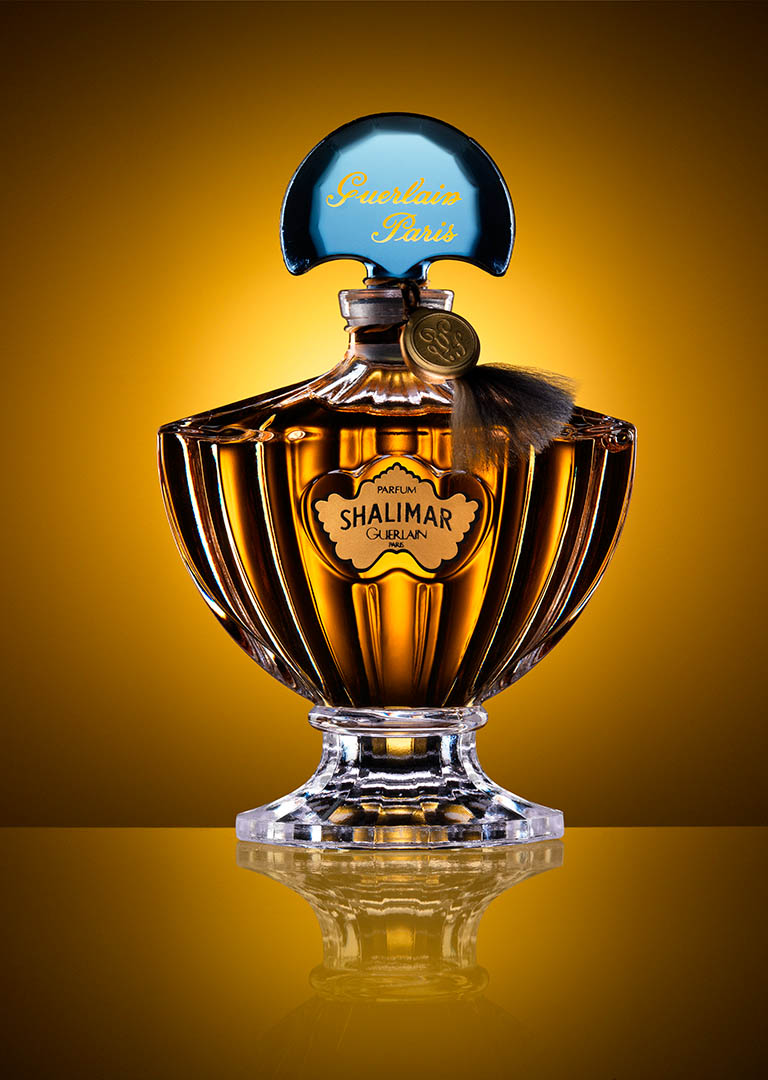 Packshot Factory - Coloured background - Guerlain Shalimar perfume bottle