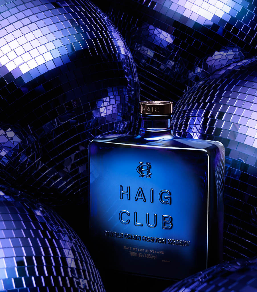 Packshot Factory - Coloured background - Haig Club whisky bottle