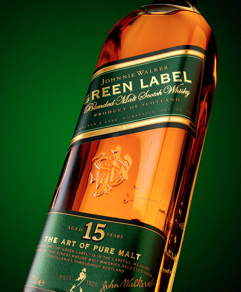 Packshot Factory - Coloured background - Johnnie Walker whisky bottle