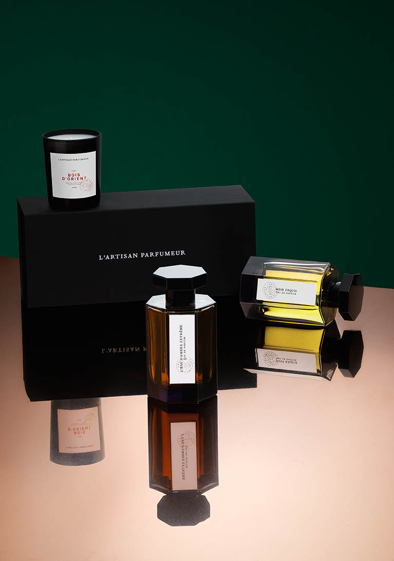 Packshot Factory - Coloured background - L'Artisan Parfumeur ambre ball and fragrance bottle