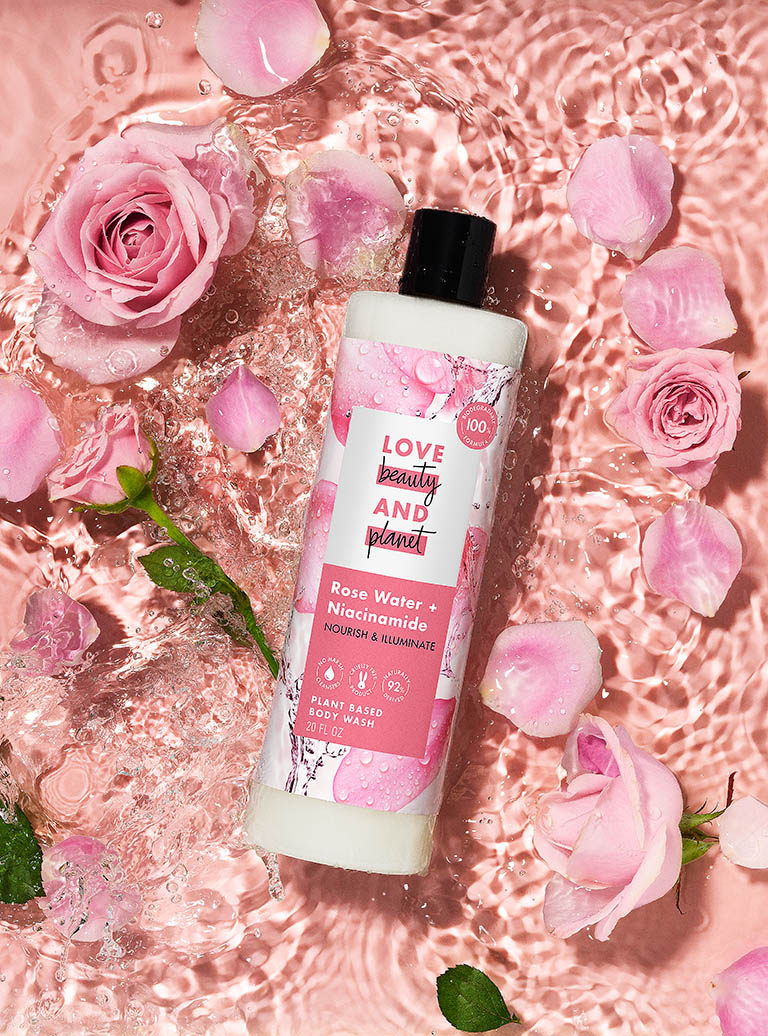 Packshot Factory - Coloured background - Love Beauty and Planet body wash