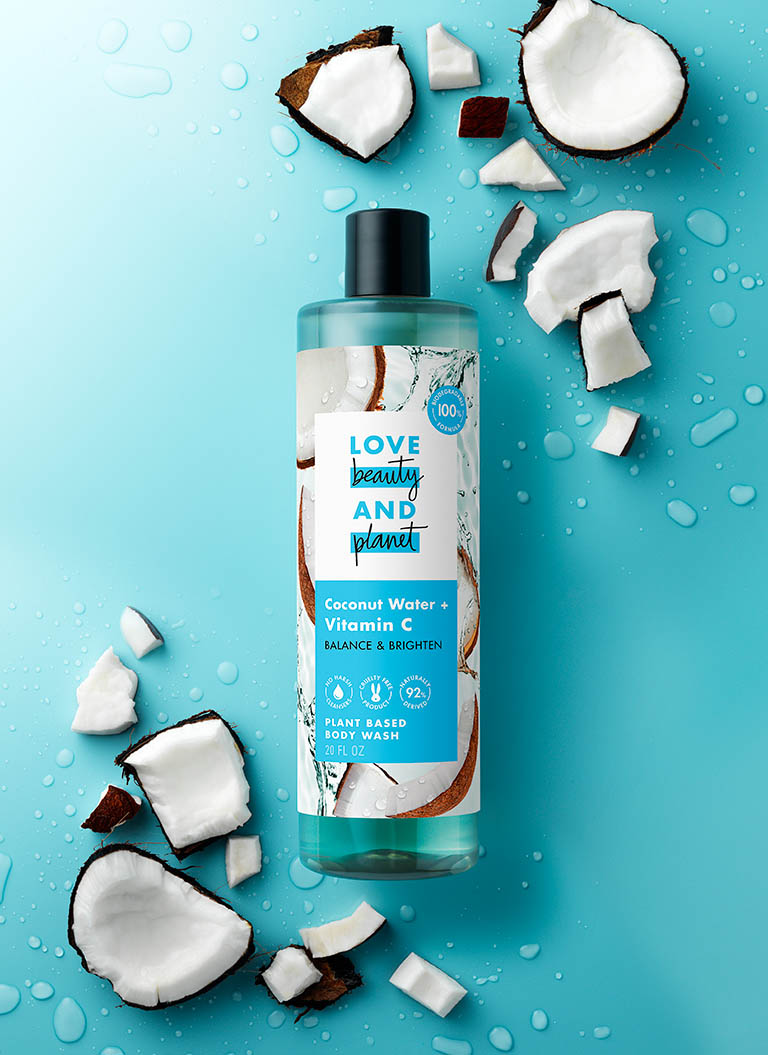 Packshot Factory - Coloured background - Love Beauty and Planet body wash
