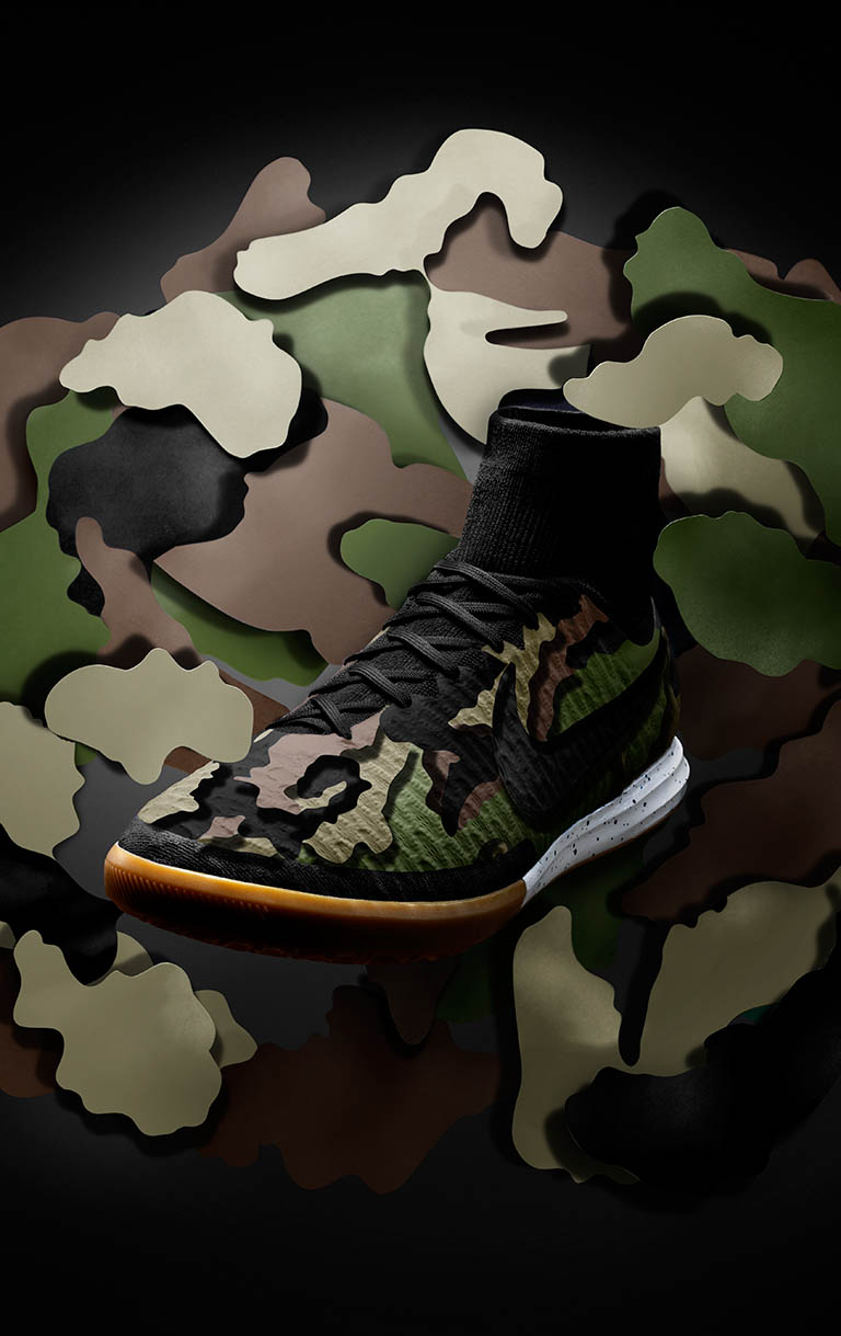 Packshot Factory - Coloured background - Nike sock trainer