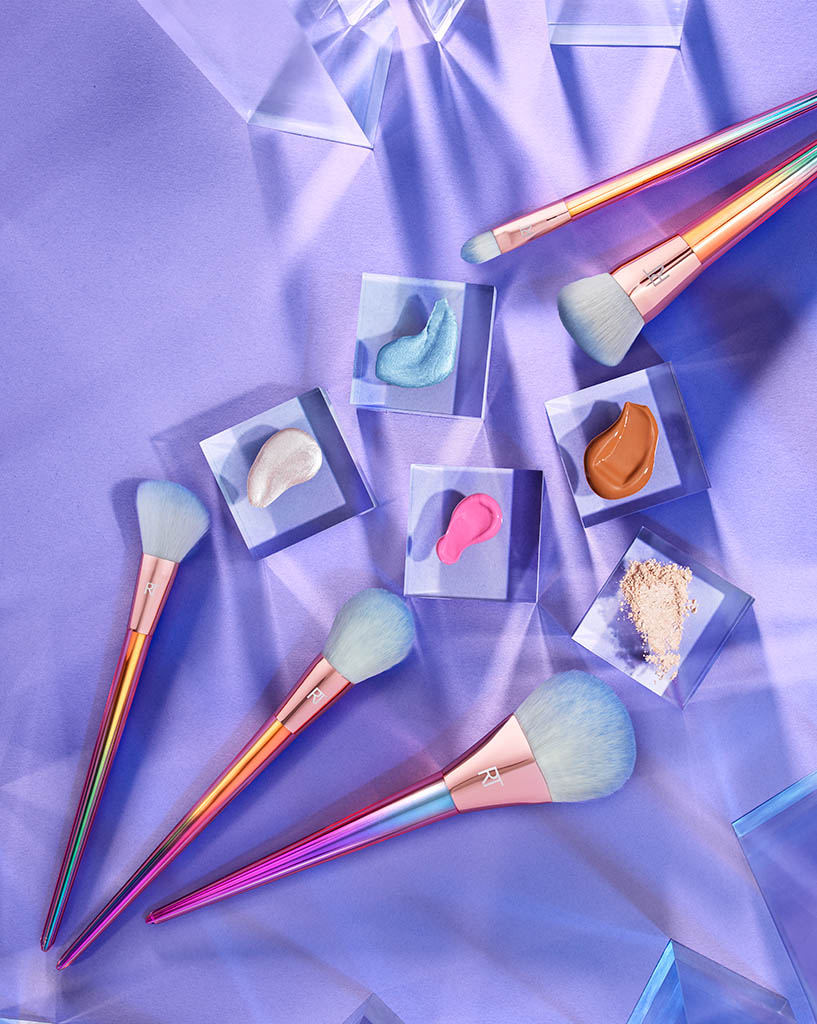 Packshot Factory - Coloured background - Real Techniques makeup brushes