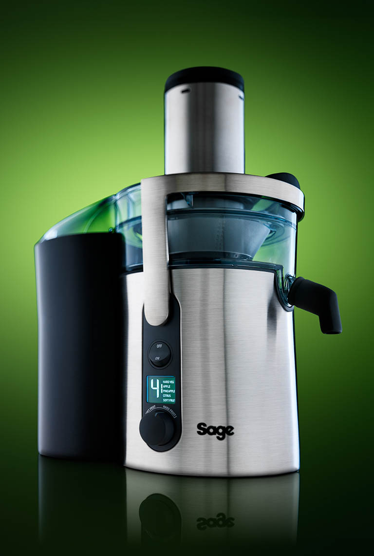 Packshot Factory - Coloured background - Sage juicer