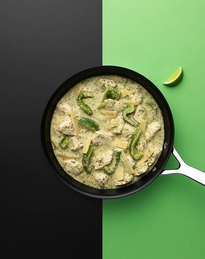 Packshot Factory - Coloured background - Scratch meals thai green curry