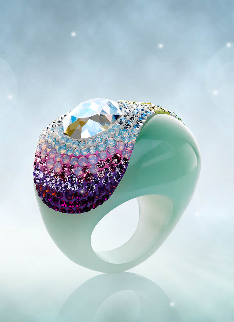 Packshot Factory - Coloured background - Swarovsky ring