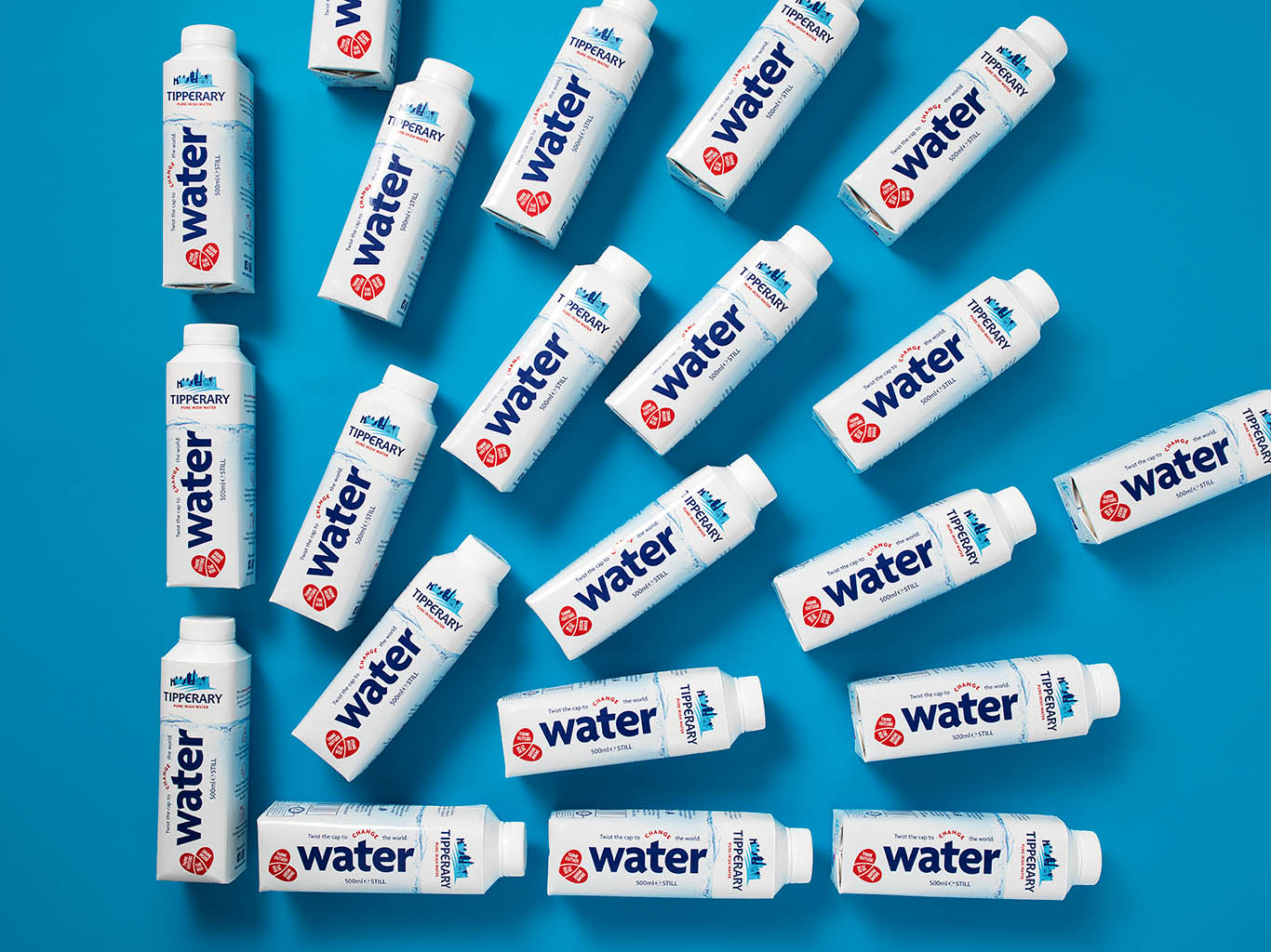 Packshot Factory - Coloured background - Tipperary water