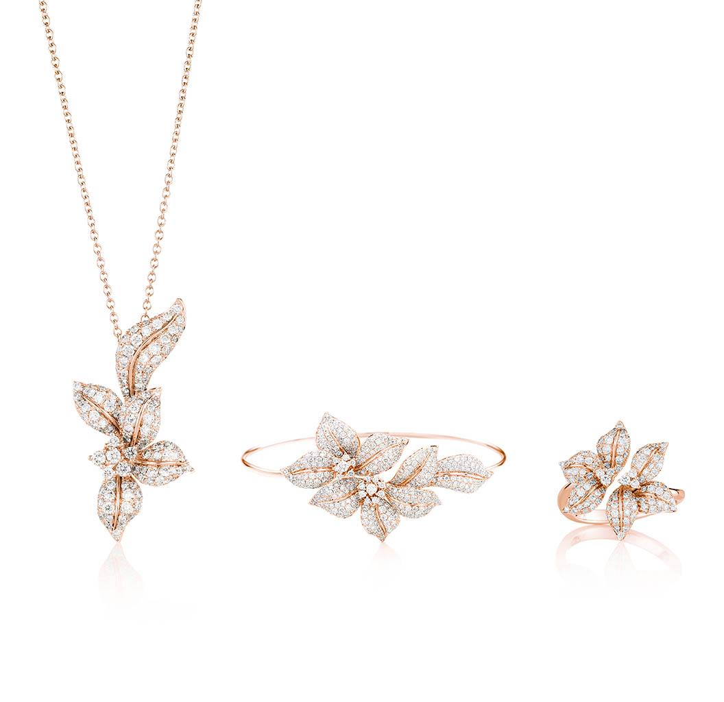 Packshot Factory - Diamond - Gold jewellery set with diamonds